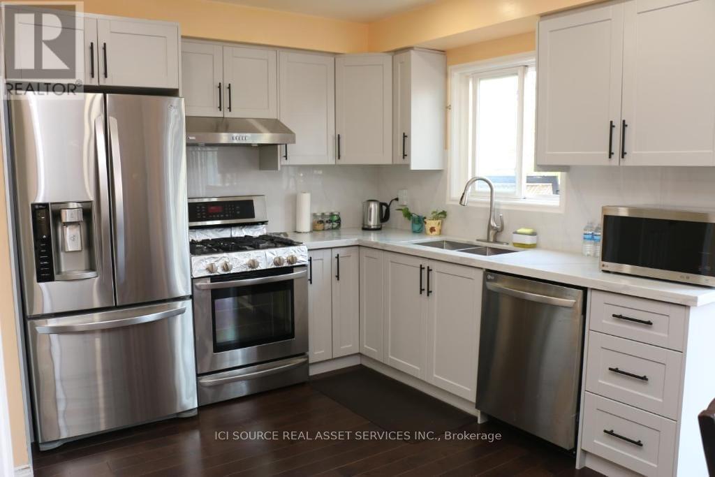 Upper - 164 Stather Crescent, Markham, ON - Indoor Photo Showing Kitchen With Double Sink