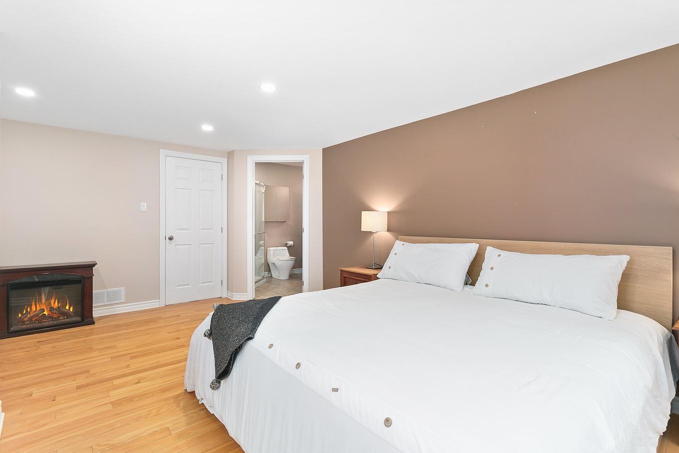 Primary bedroom - 30 Ch. Du Lac-De-La-Ferme, Otter Lake, QC - Indoor Photo Showing Bedroom
