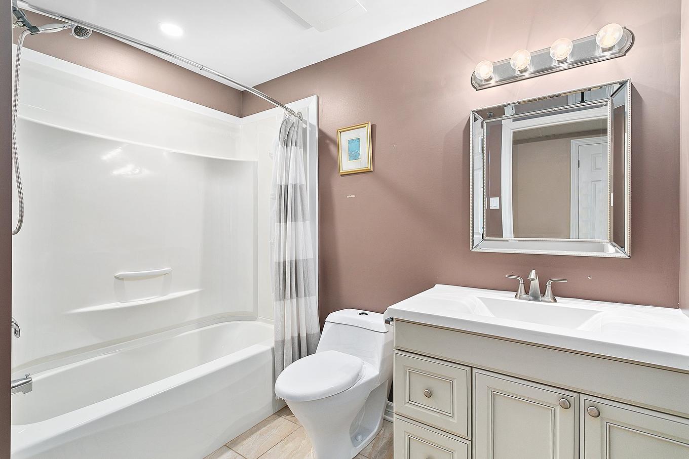 Bathroom - 30 Ch. Du Lac-De-La-Ferme, Otter Lake, QC - Indoor Photo Showing Bathroom