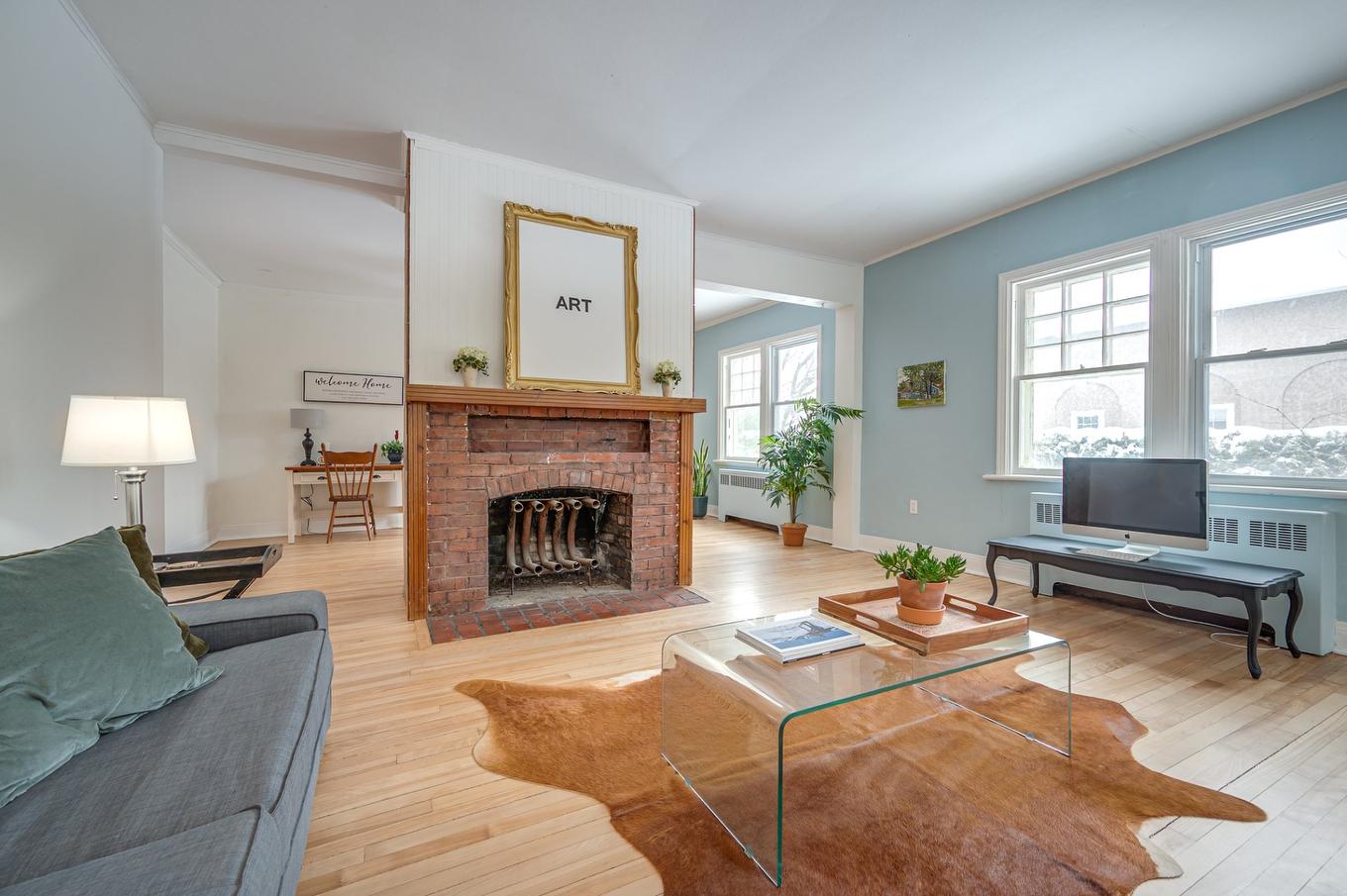 Living room - 62 Rue Elm, Hudson, QC - Indoor Photo Showing Living Room With Fireplace
