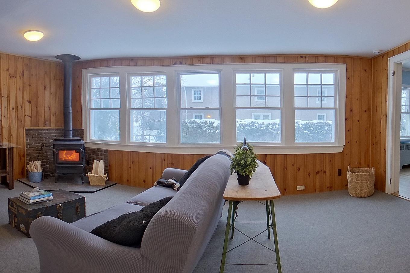 Family room - 62 Rue Elm, Hudson, QC - Indoor With Fireplace