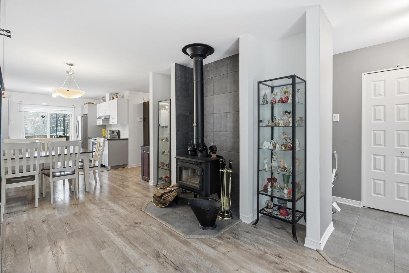 Vue d'ensemble - 59 Rue Principale, Montpellier, QC - Indoor Photo Showing Other Room