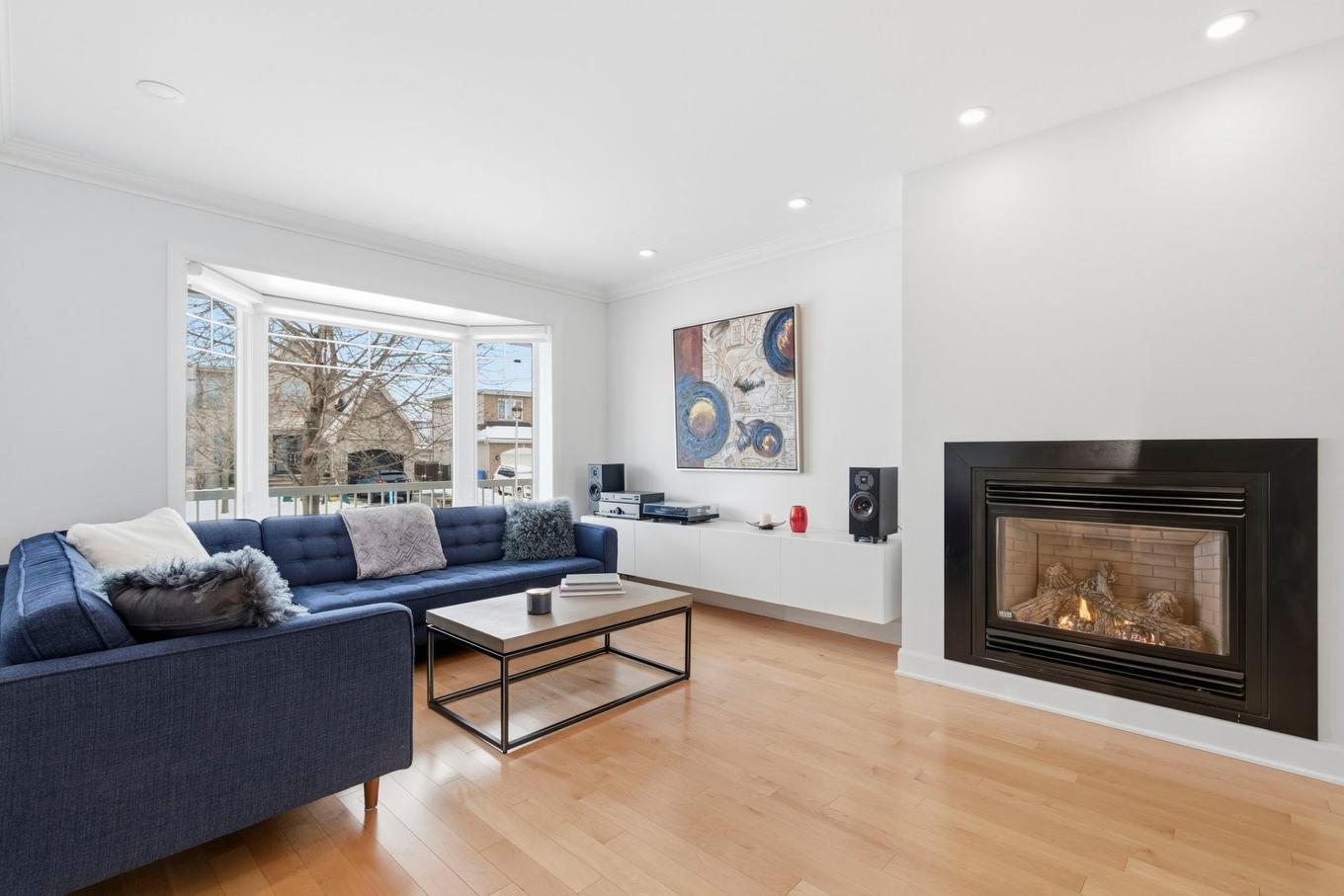 Salon - 155 Rue Louis-Bariteau, La Prairie, QC - Indoor Photo Showing Living Room With Fireplace