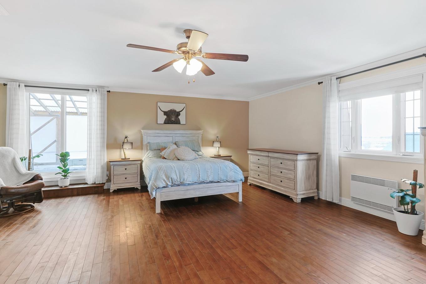 Chambre à coucher principale - 235 Route 132, Sainte-Barbe, QC - Indoor Photo Showing Bedroom