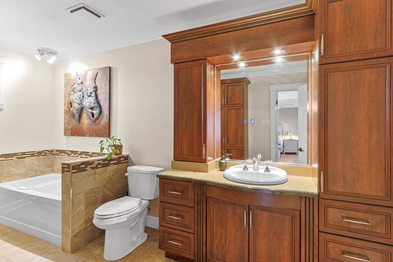 Salle de bains attenante à la CCP - 235 Route 132, Sainte-Barbe, QC - Indoor Photo Showing Bathroom