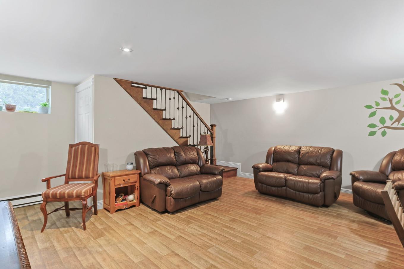 Salle familiale - 235 Route 132, Sainte-Barbe, QC - Indoor