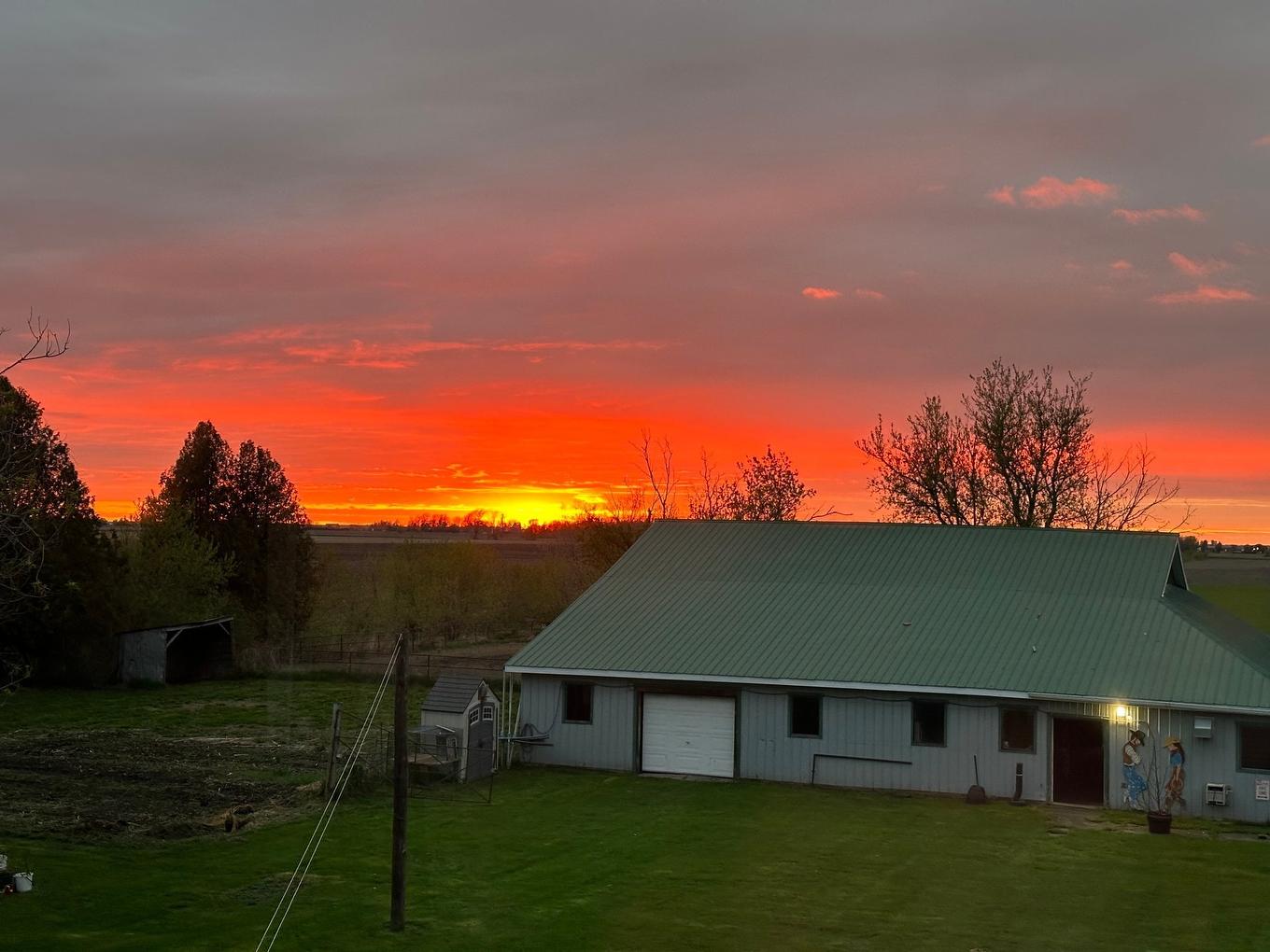 Écurie - 235 Route 132, Sainte-Barbe, QC - Outdoor