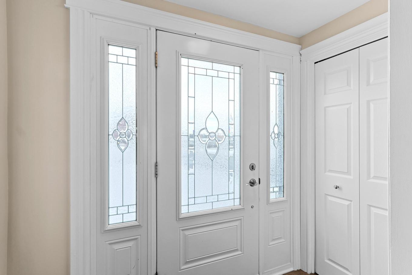 Hall d'entrée/Vestibule - 235 Route 132, Sainte-Barbe, QC - Indoor Photo Showing Other Room