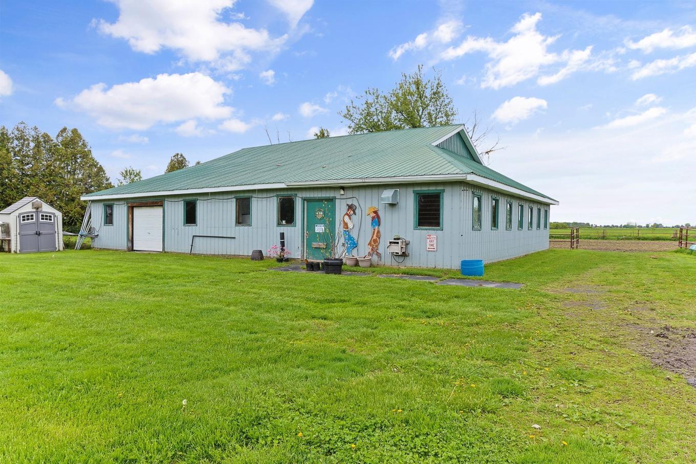 Écurie - 235 Route 132, Sainte-Barbe, QC - Outdoor