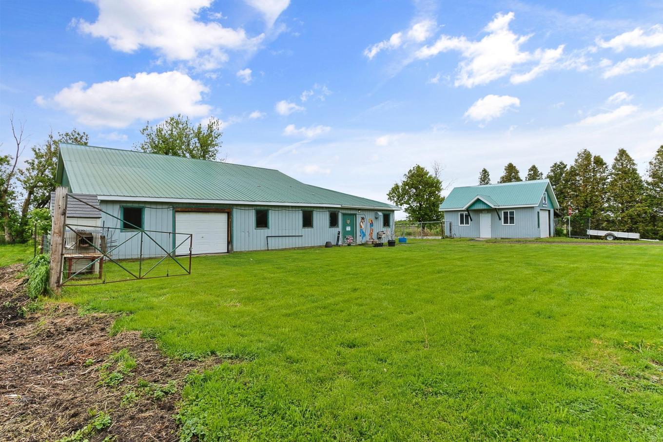 Écurie - 235 Route 132, Sainte-Barbe, QC - Outdoor