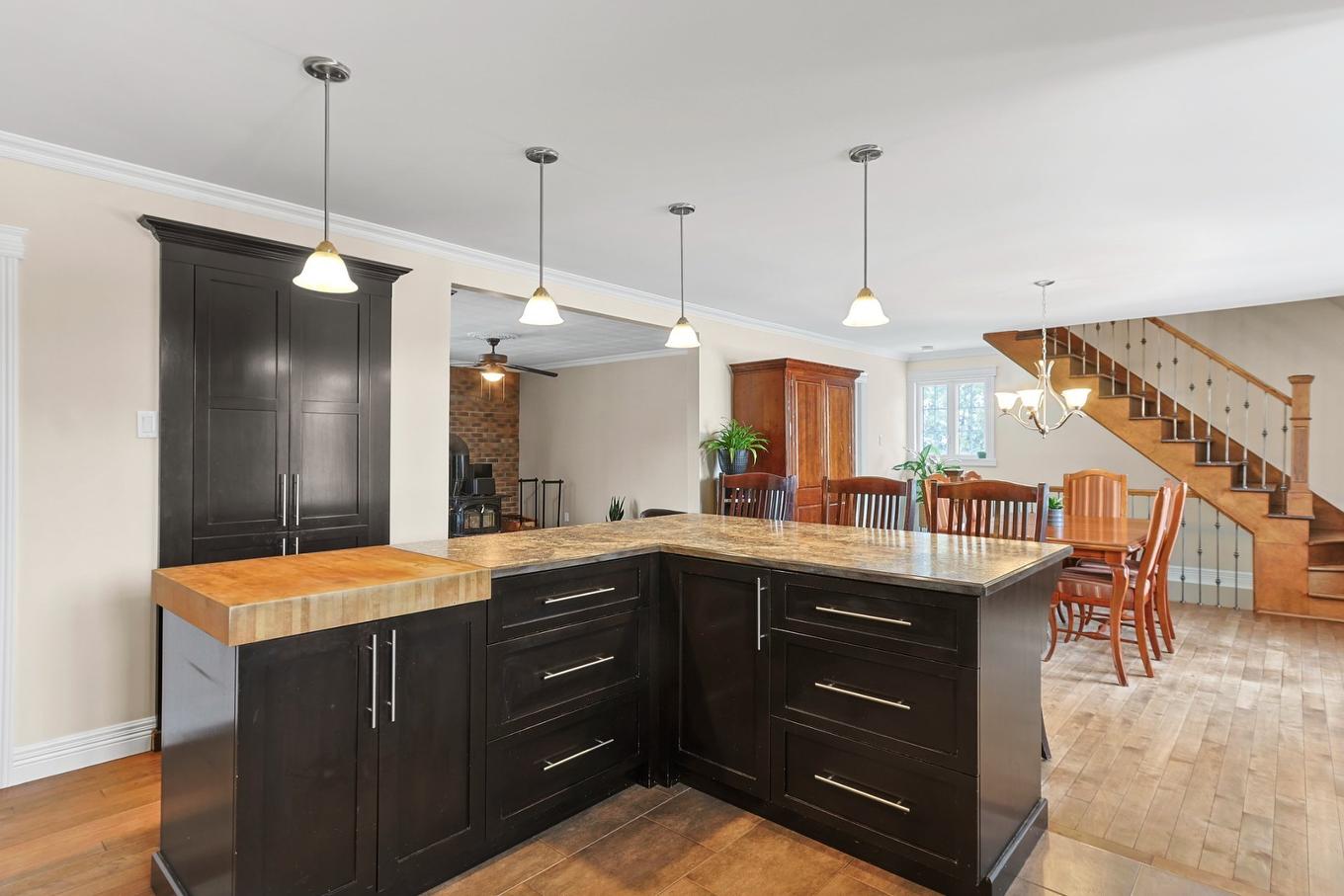 Cuisine - 235 Route 132, Sainte-Barbe, QC - Indoor Photo Showing Kitchen With Upgraded Kitchen