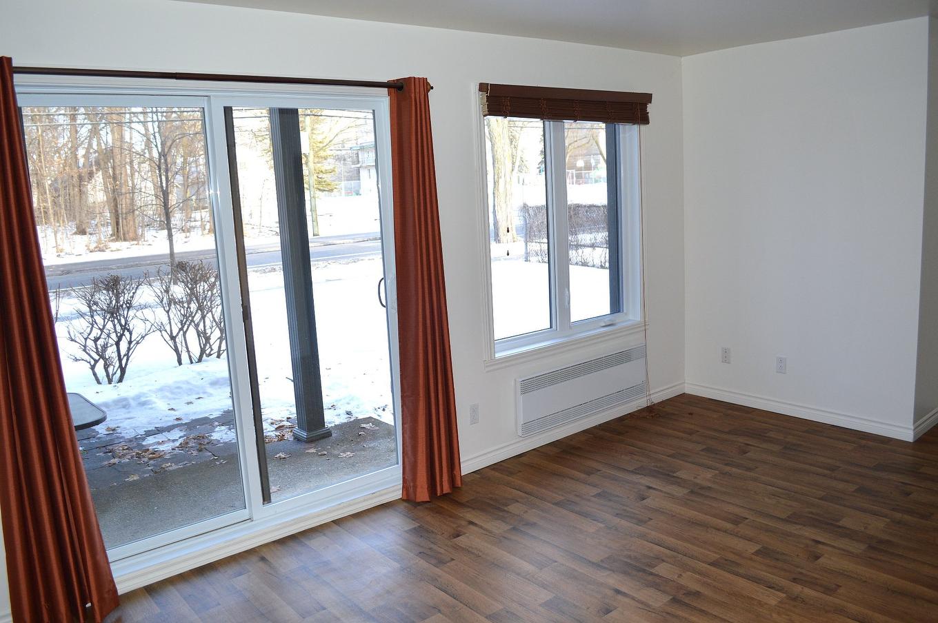 Living room - 101-2075 Av. Pratte, Saint-Hyacinthe, QC - Indoor Photo Showing Other Room