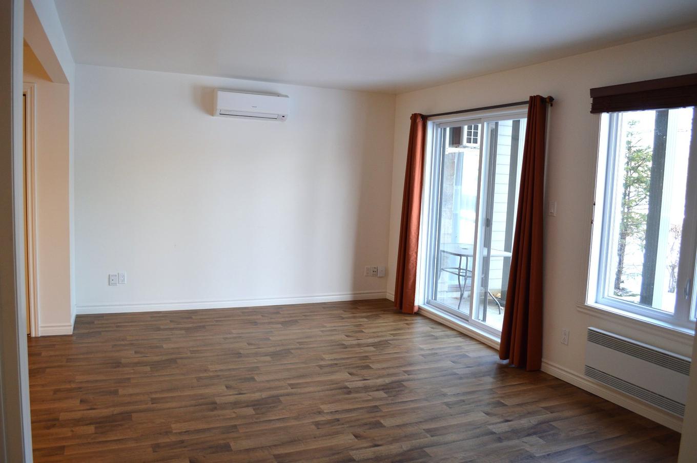 Living room - 101-2075 Av. Pratte, Saint-Hyacinthe, QC - Indoor Photo Showing Other Room