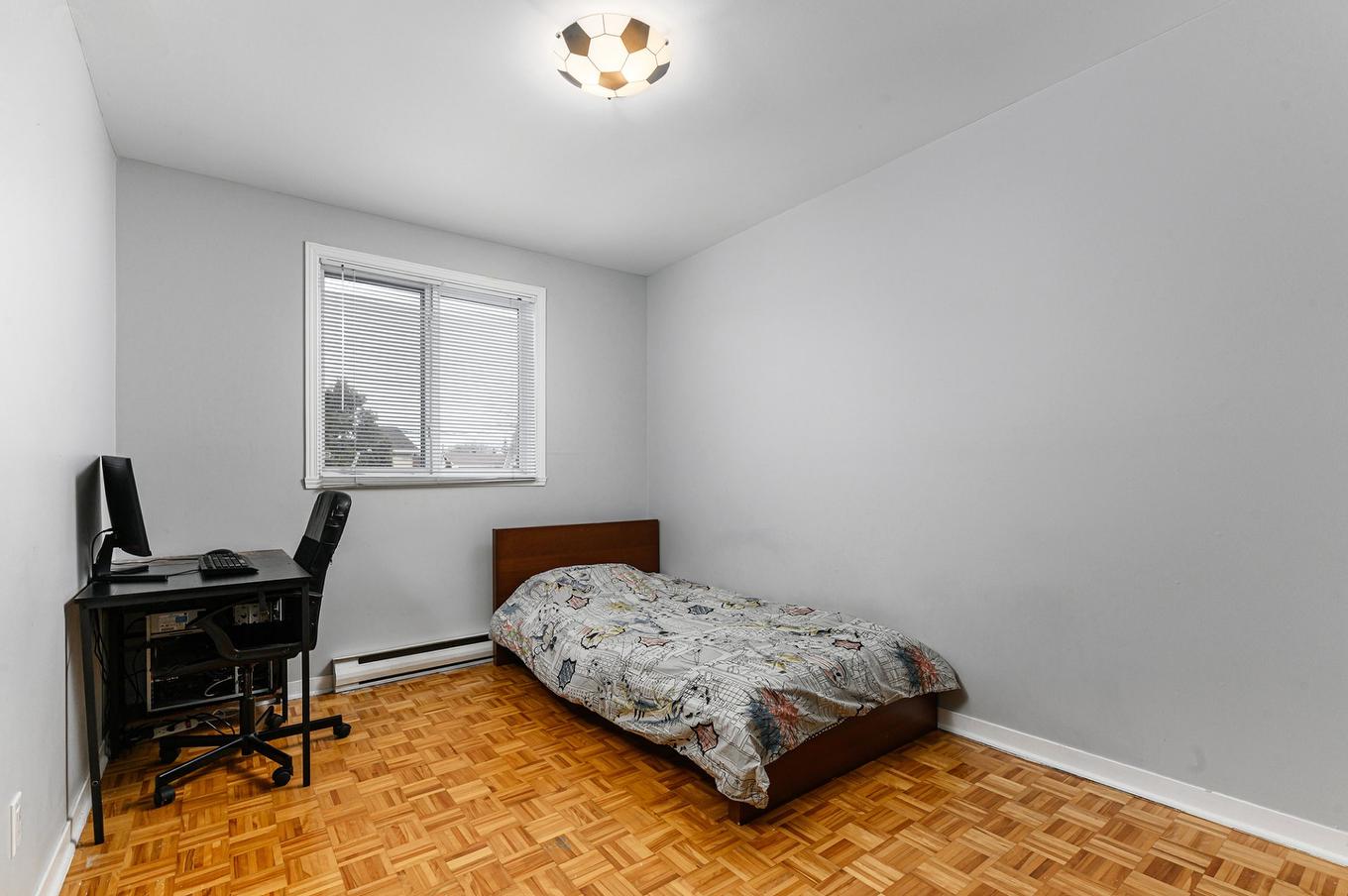 Bedroom - 4020 Crois. Oscar, Brossard, QC - Indoor Photo Showing Bedroom