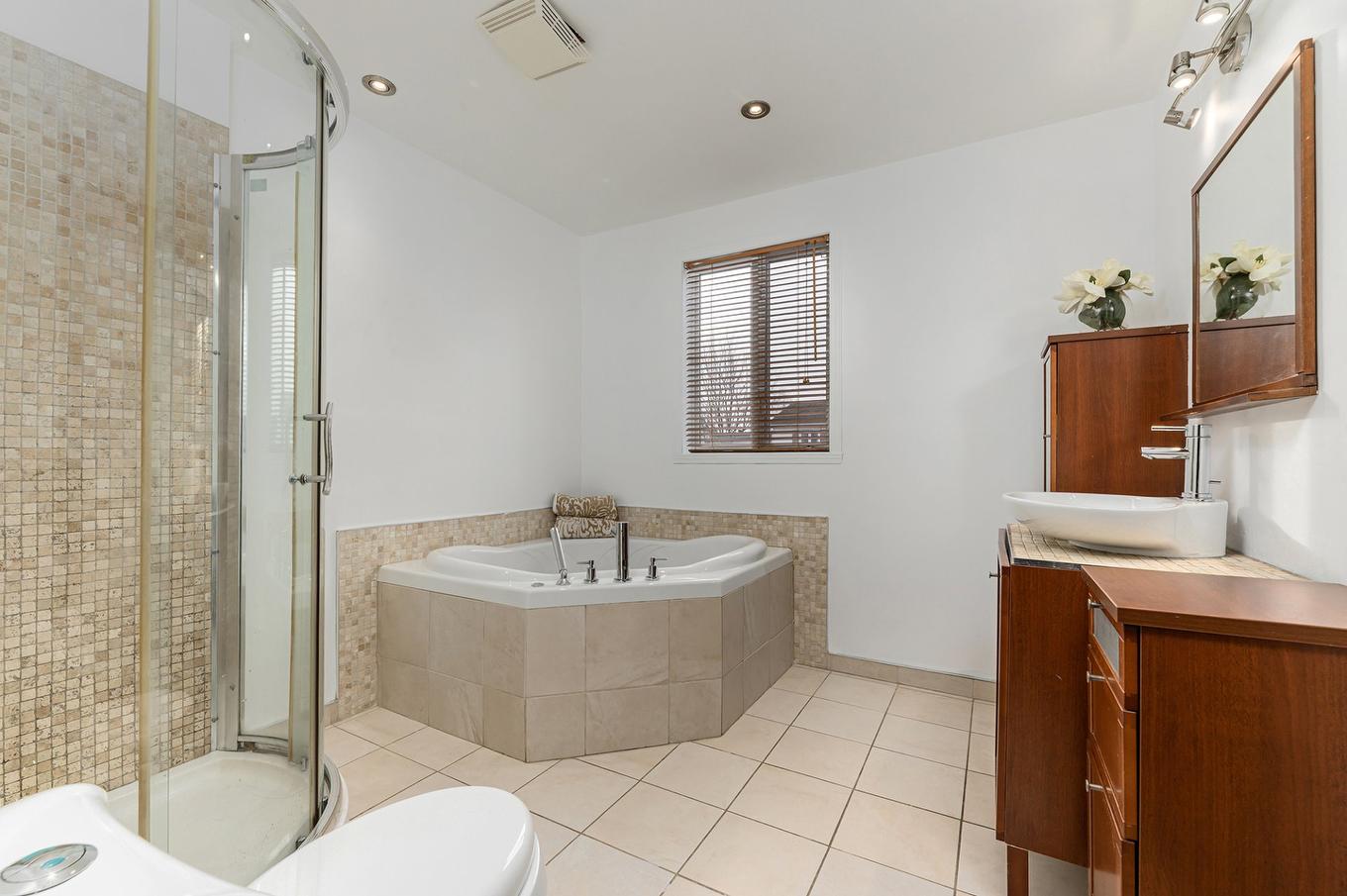 Bathroom - 4020 Crois. Oscar, Brossard, QC - Indoor Photo Showing Bathroom