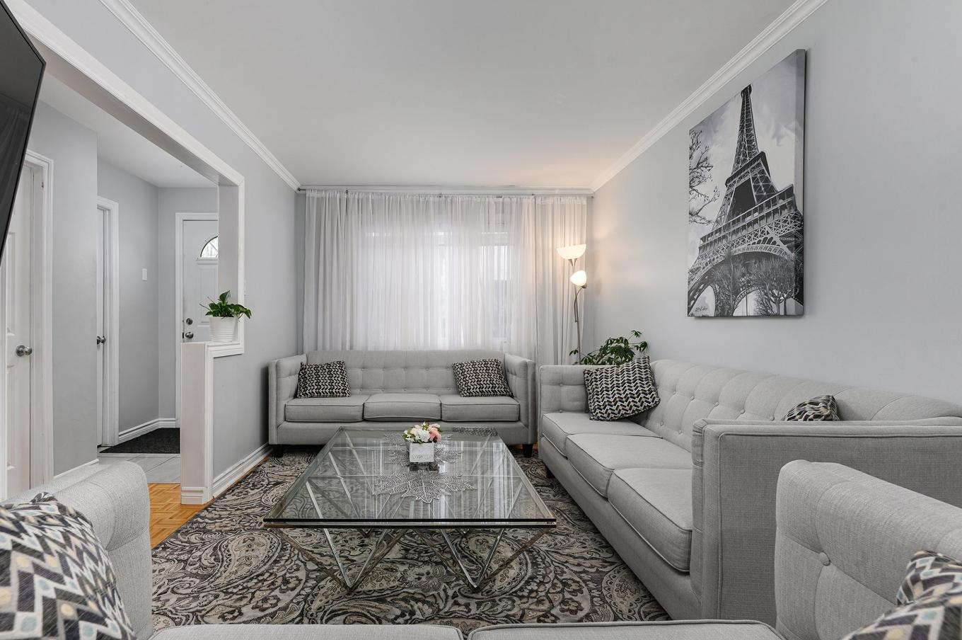 Living room - 4020 Crois. Oscar, Brossard, QC - Indoor Photo Showing Living Room