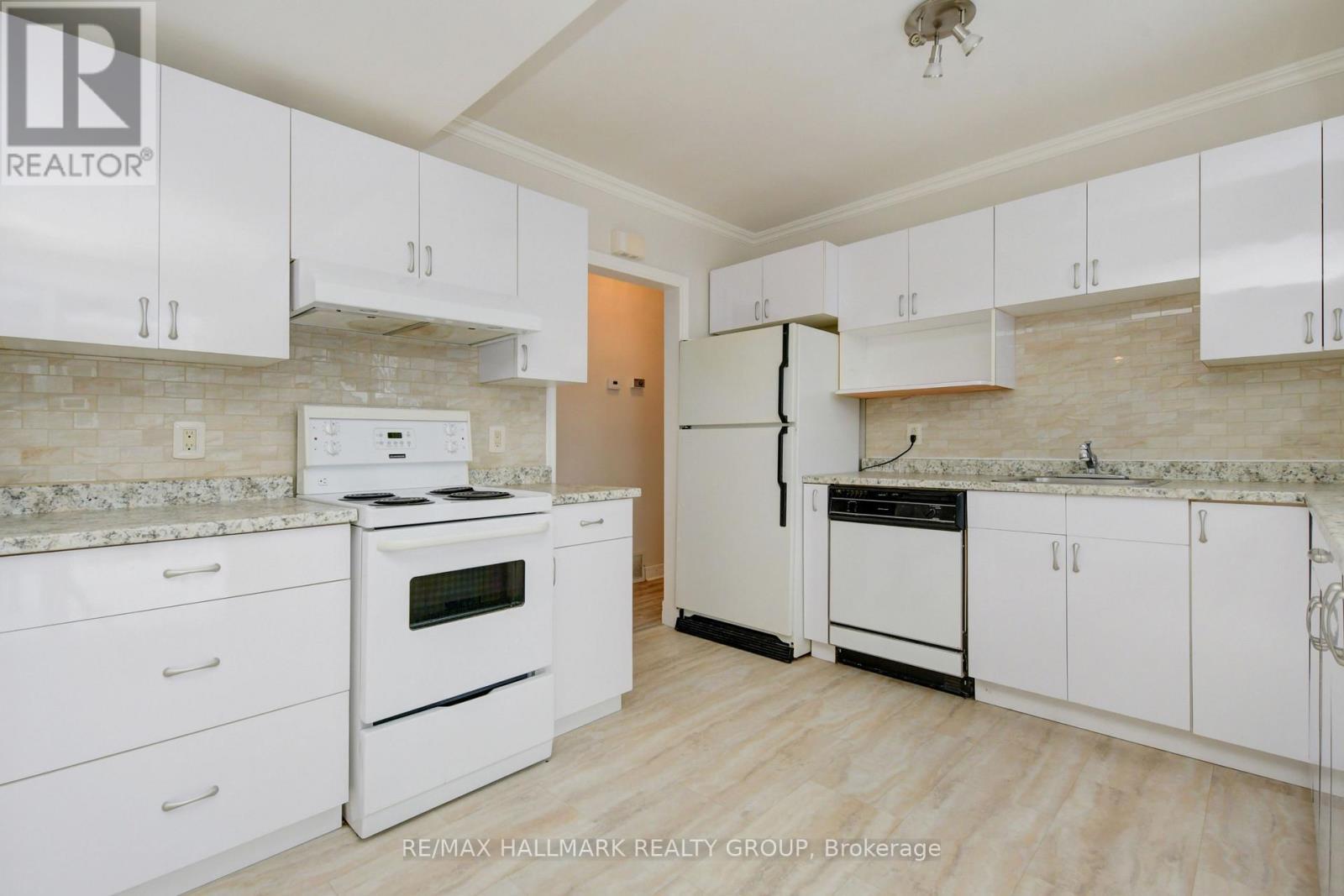 2223 Martha Avenue, Ottawa, ON - Indoor Photo Showing Kitchen