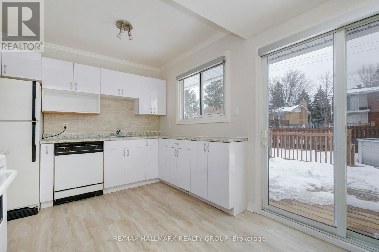 2223 Martha Avenue, Ottawa, ON - Indoor Photo Showing Kitchen