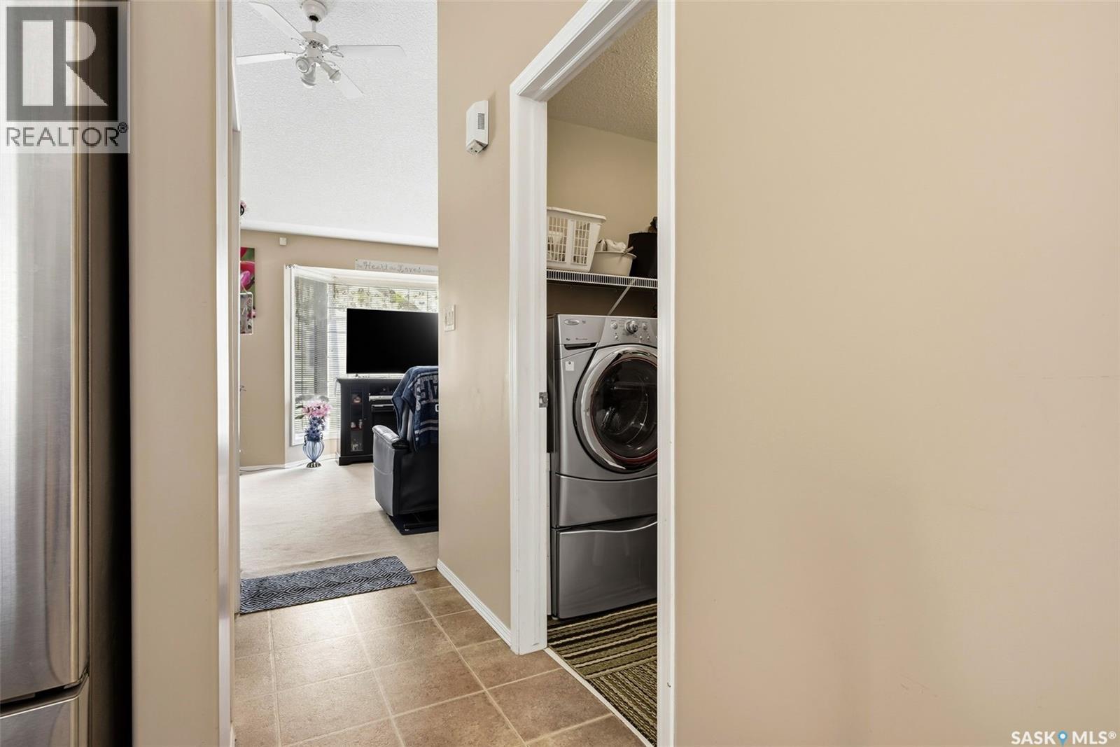 1007 Cypress Way, Regina, SK - Indoor Photo Showing Laundry Room