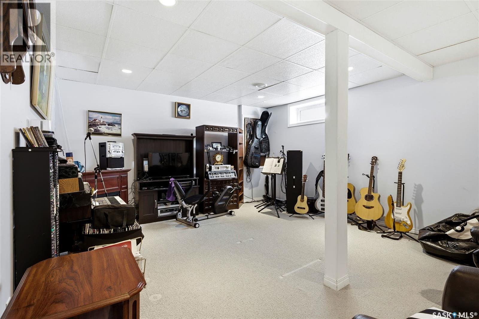 1007 Cypress Way, Regina, SK - Indoor Photo Showing Gym Room