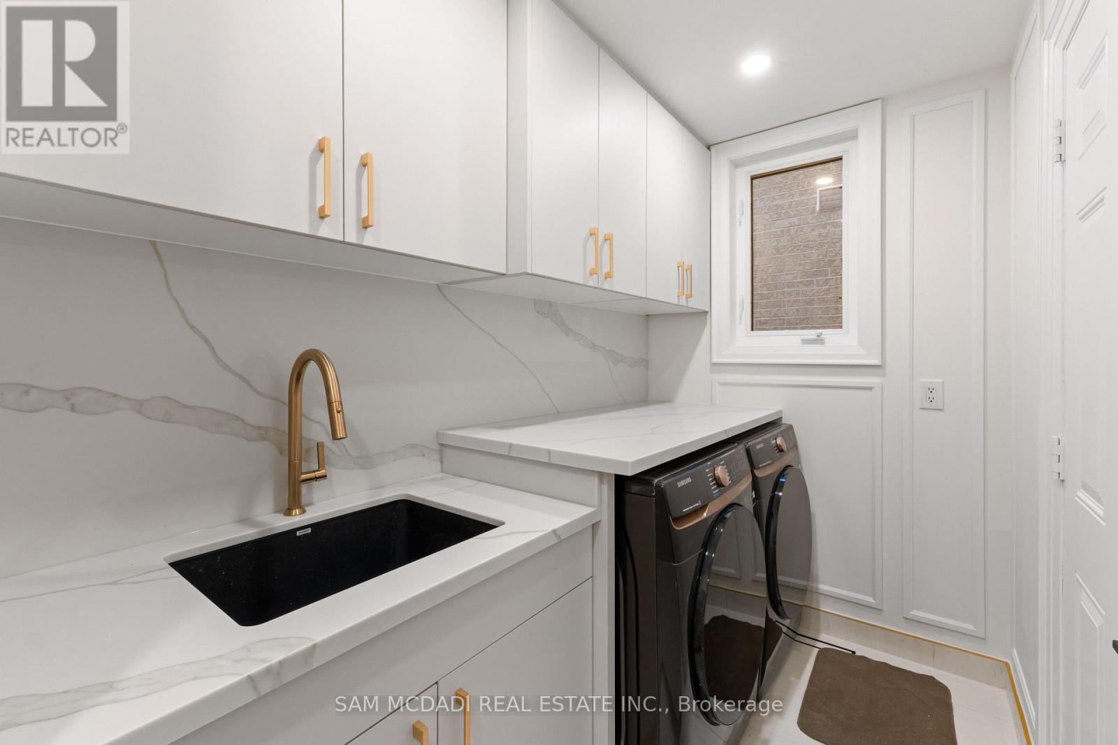 5180 Littlebend Drive, Mississauga, ON - Indoor Photo Showing Laundry Room