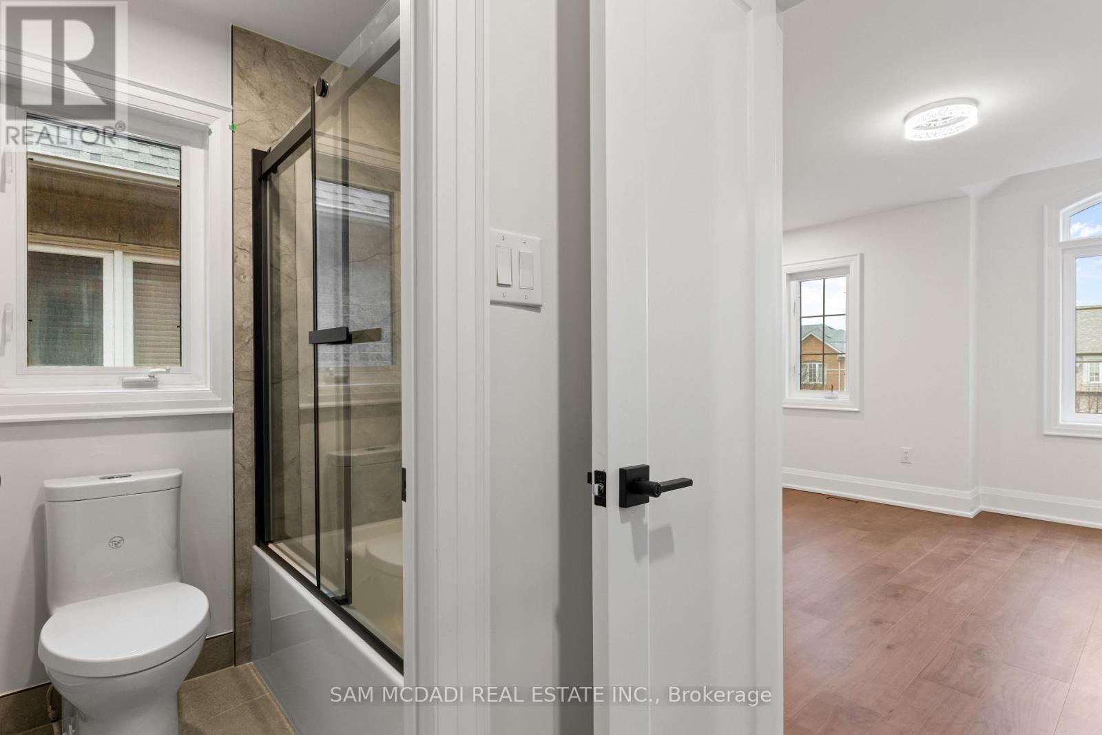 5180 Littlebend Drive, Mississauga, ON - Indoor Photo Showing Bathroom