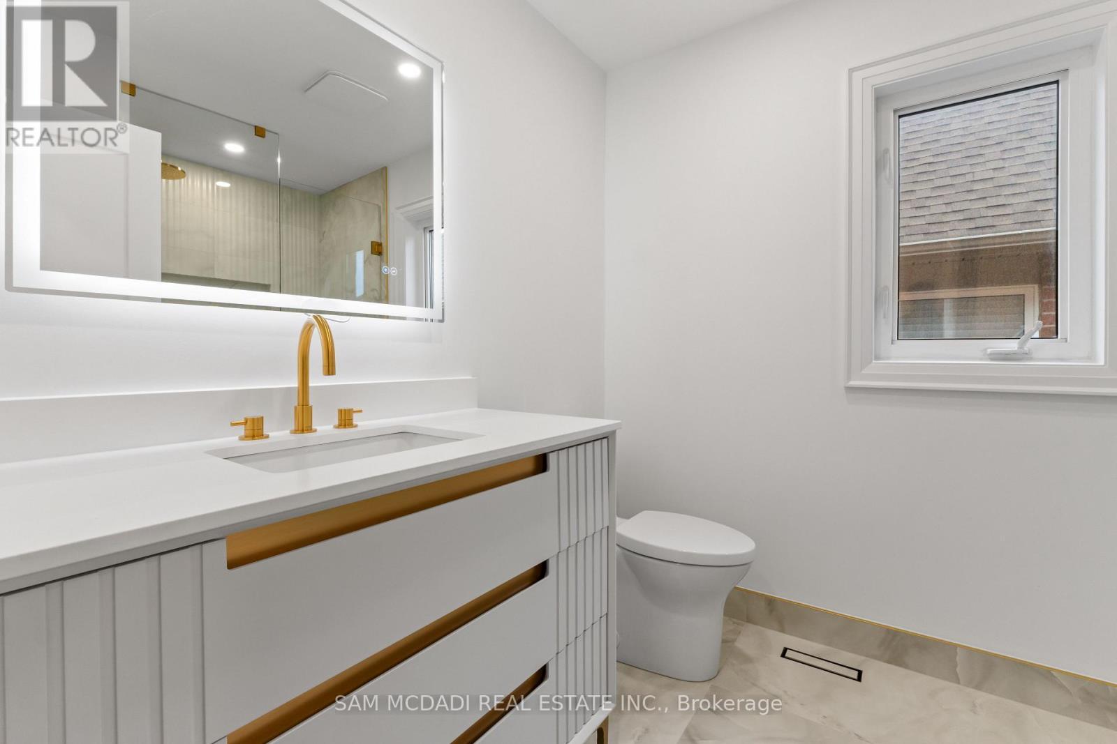 5180 Littlebend Drive, Mississauga, ON - Indoor Photo Showing Bathroom