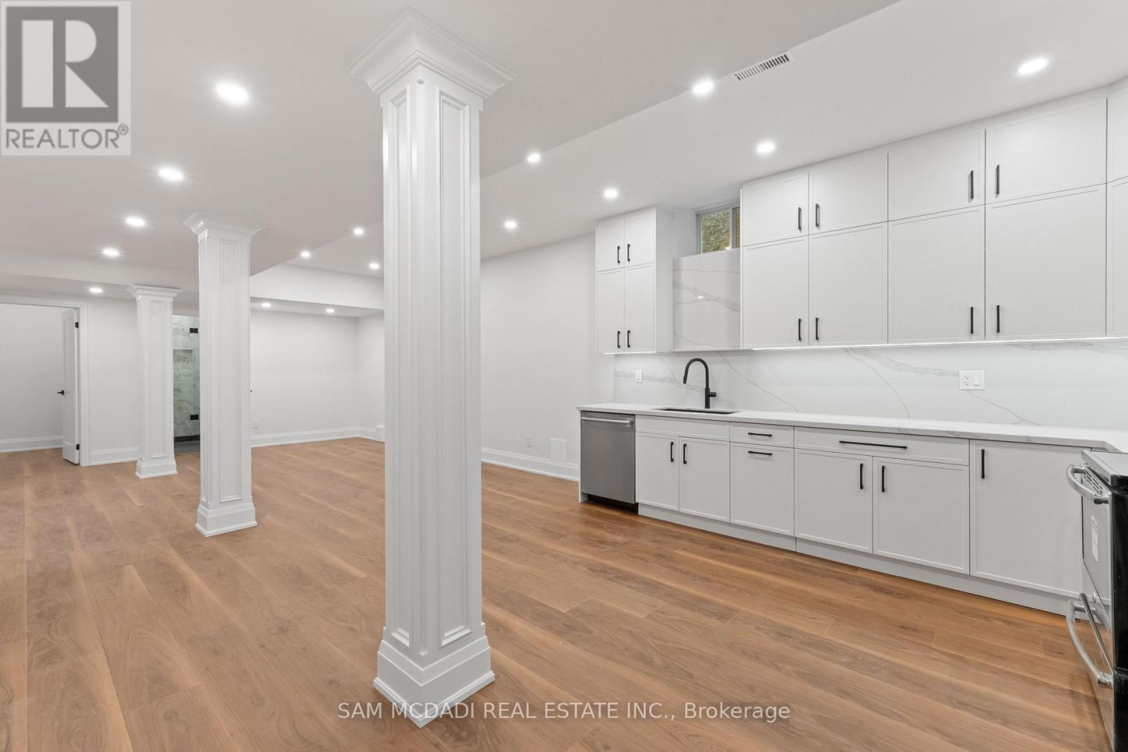 5180 Littlebend Drive, Mississauga, ON - Indoor