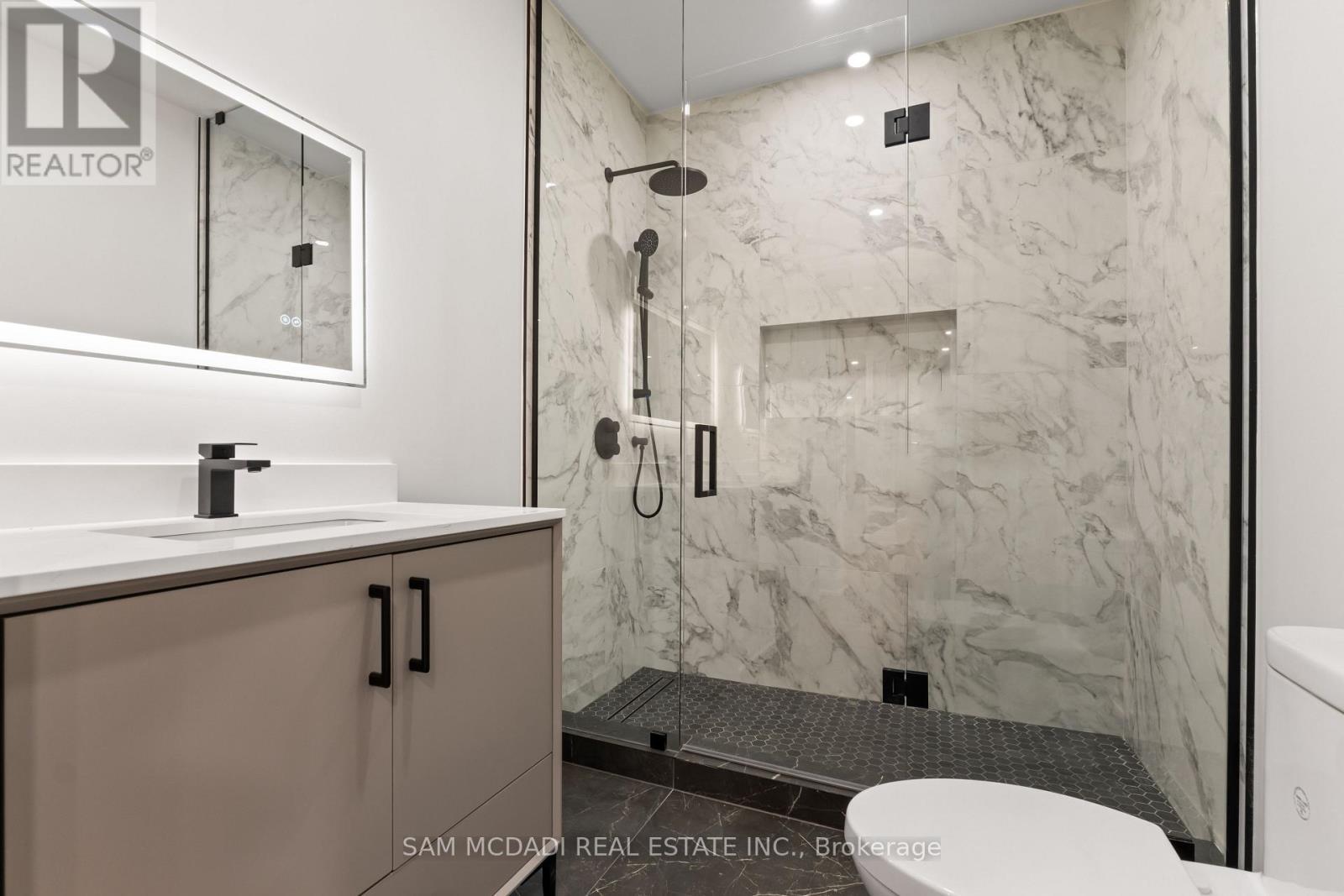 5180 Littlebend Drive, Mississauga, ON - Indoor Photo Showing Bathroom