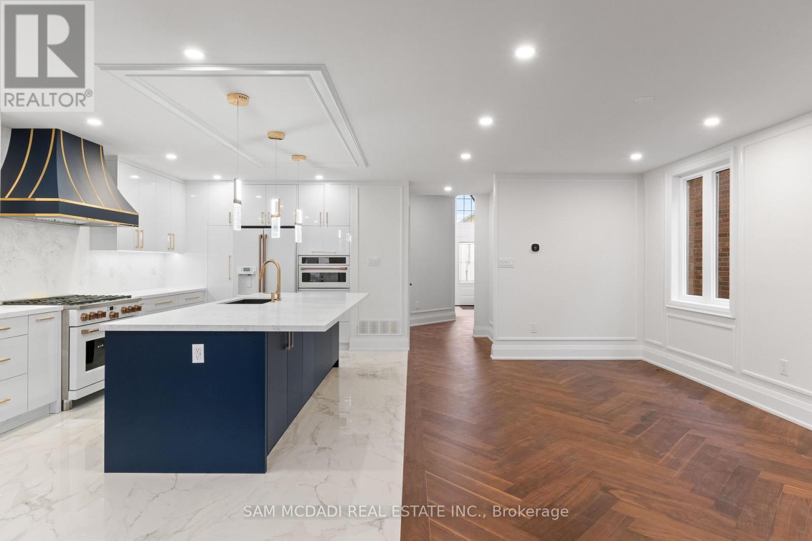 5180 Littlebend Drive, Mississauga, ON - Indoor Photo Showing Kitchen With Upgraded Kitchen