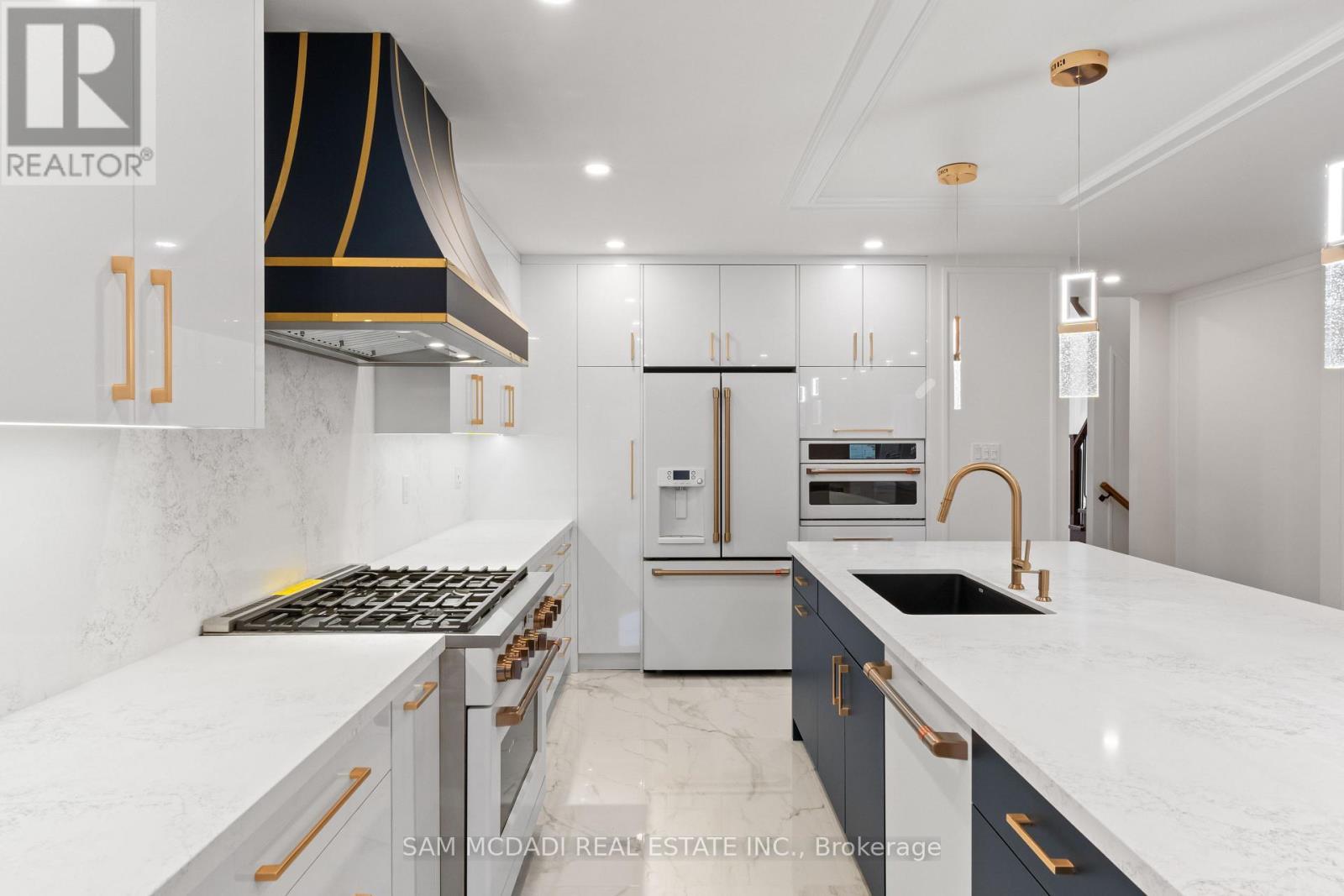 5180 Littlebend Drive, Mississauga, ON - Indoor Photo Showing Kitchen With Stainless Steel Kitchen With Upgraded Kitchen