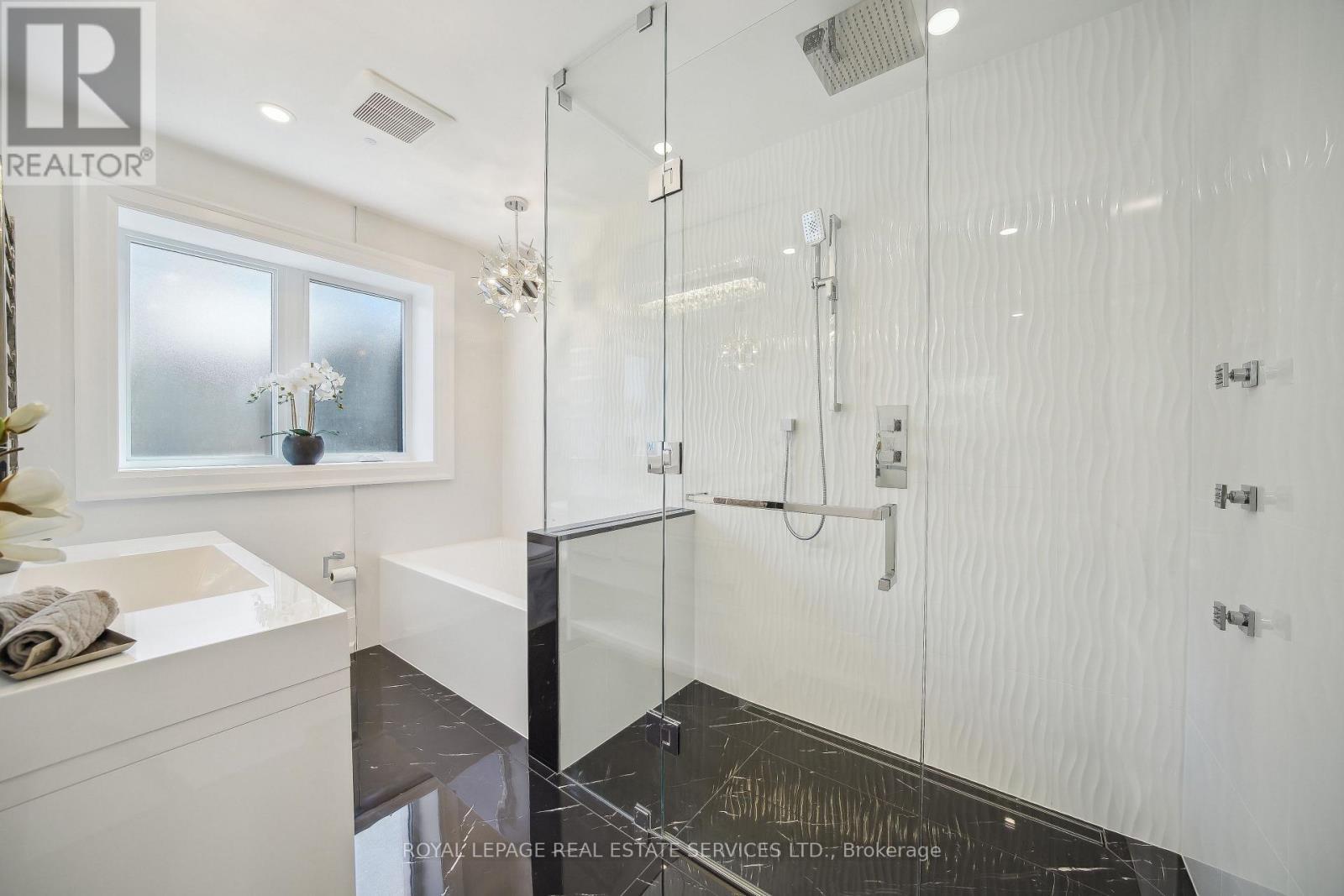 1489 Rogerswood Court, Mississauga, ON - Indoor Photo Showing Other Room