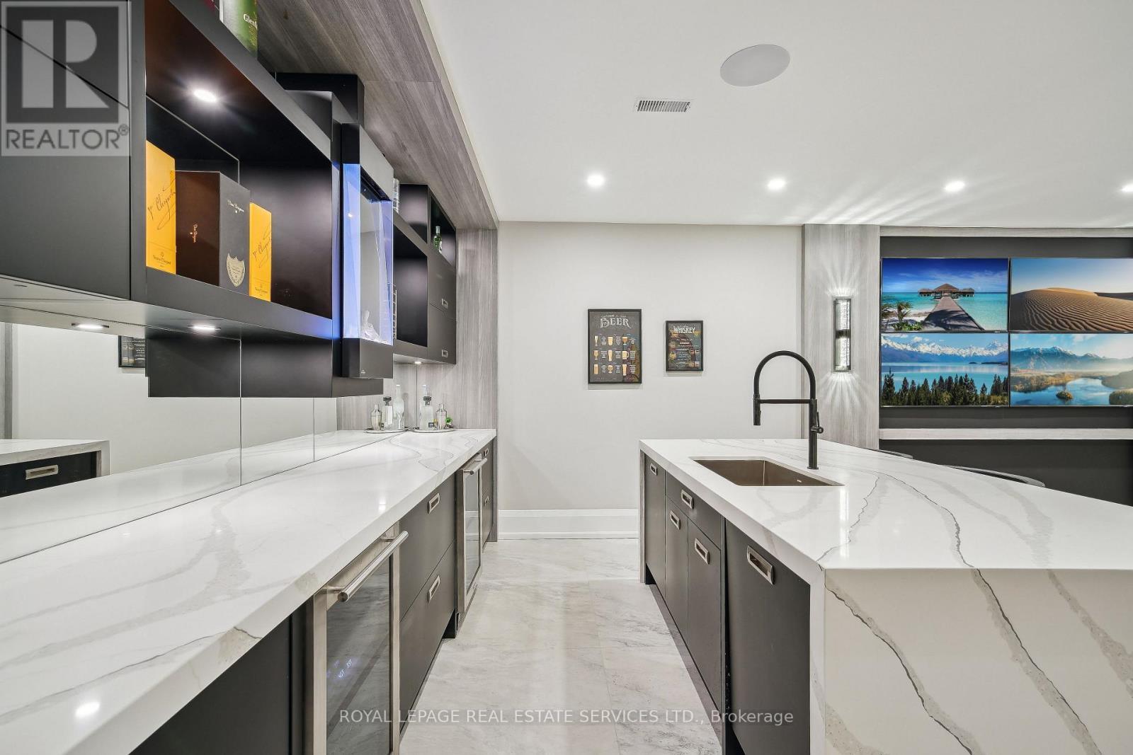 1489 Rogerswood Court, Mississauga, ON - Indoor Photo Showing Kitchen