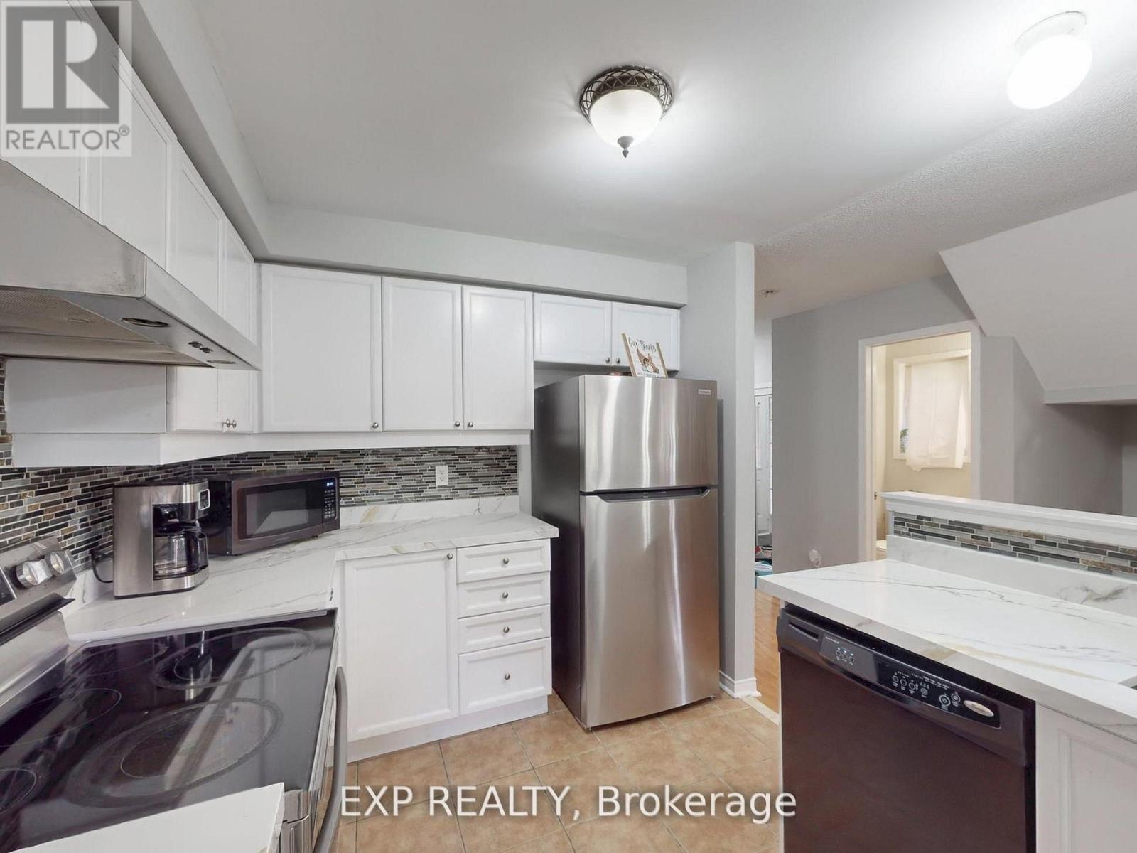 3896 Lacman Trail, Mississauga, ON - Indoor Photo Showing Kitchen