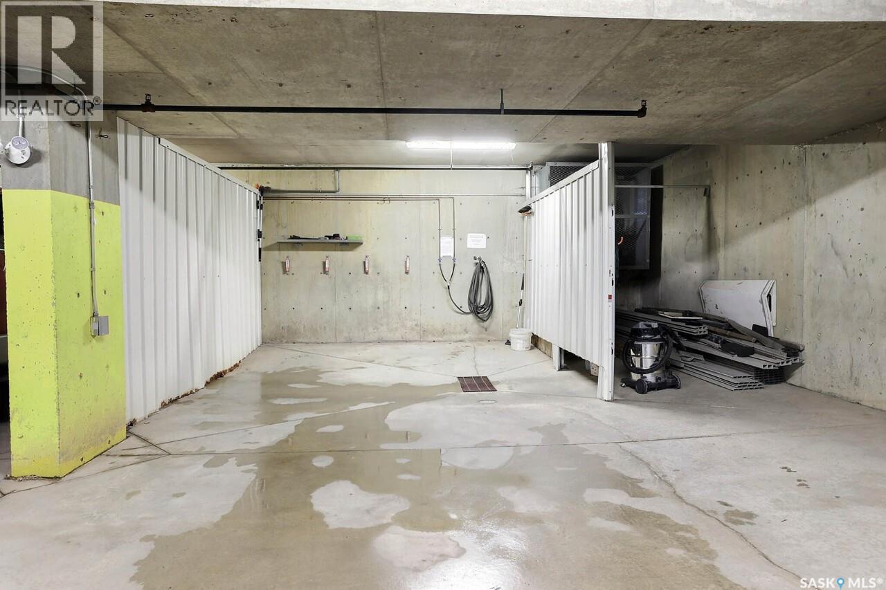201 4721 Mctavish Street, Regina, SK - Indoor Photo Showing Garage