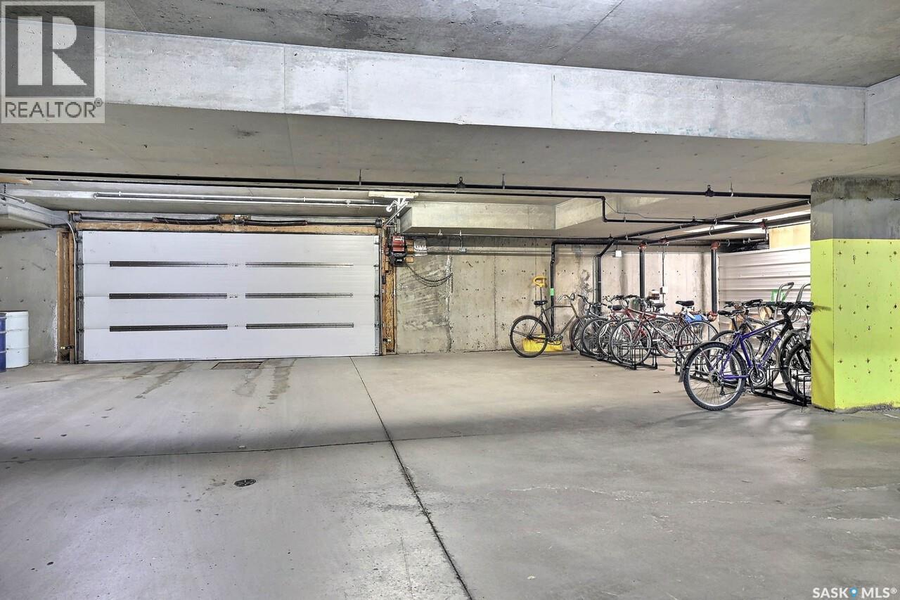 201 4721 Mctavish Street, Regina, SK - Indoor Photo Showing Garage