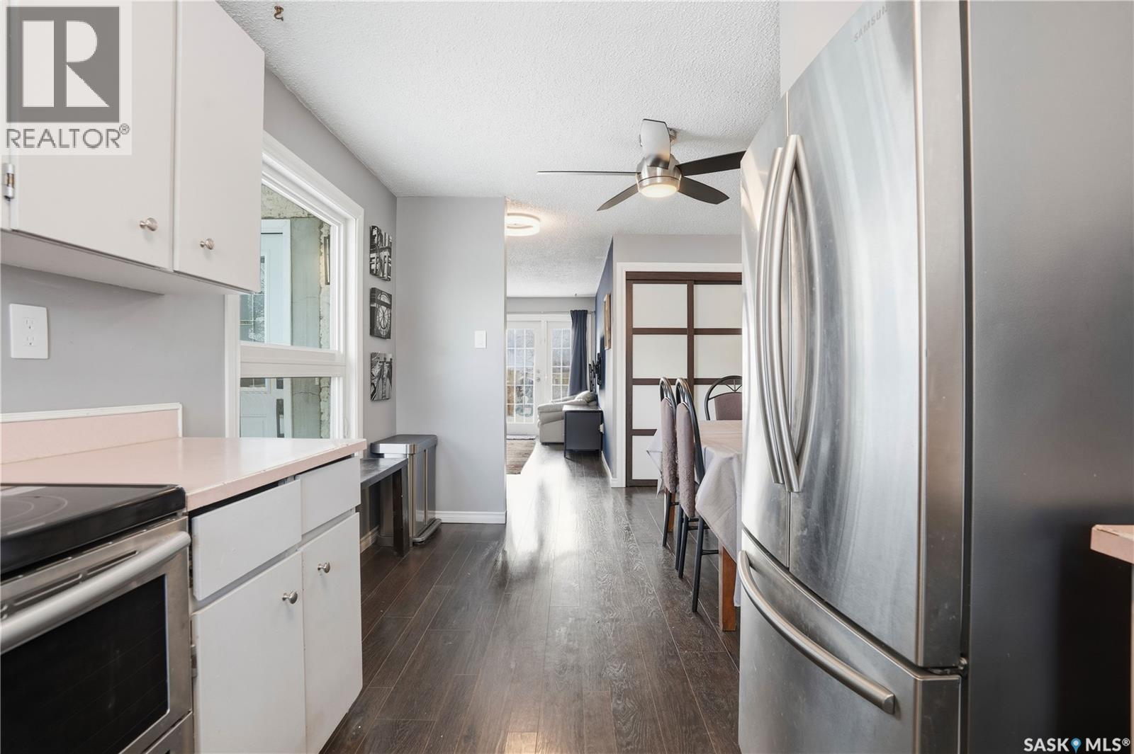 7203 Bennett Drive, Regina, SK - Indoor Photo Showing Kitchen With Stainless Steel Kitchen