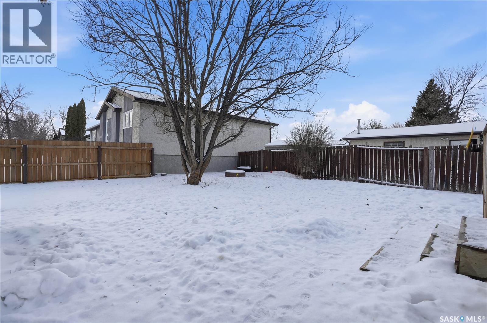 7203 Bennett Drive, Regina, SK - Outdoor