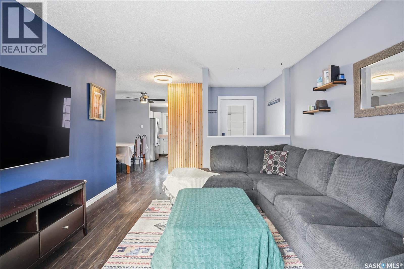 7203 Bennett Drive, Regina, SK - Indoor Photo Showing Living Room