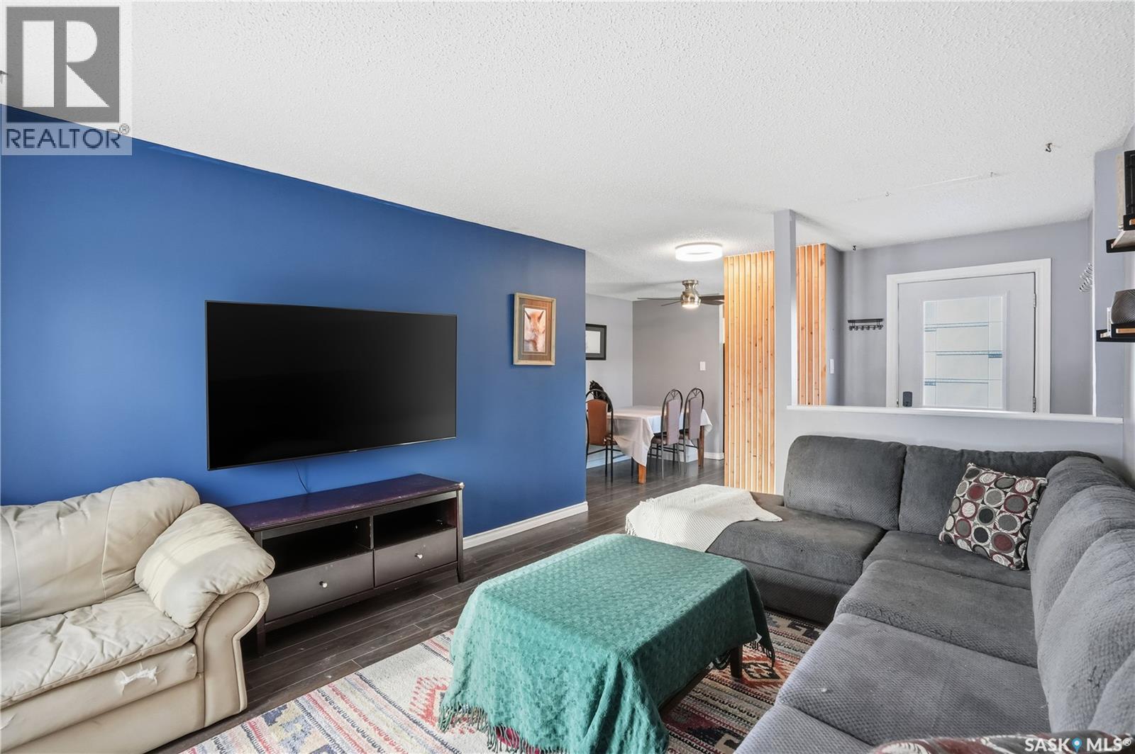 7203 Bennett Drive, Regina, SK - Indoor Photo Showing Living Room
