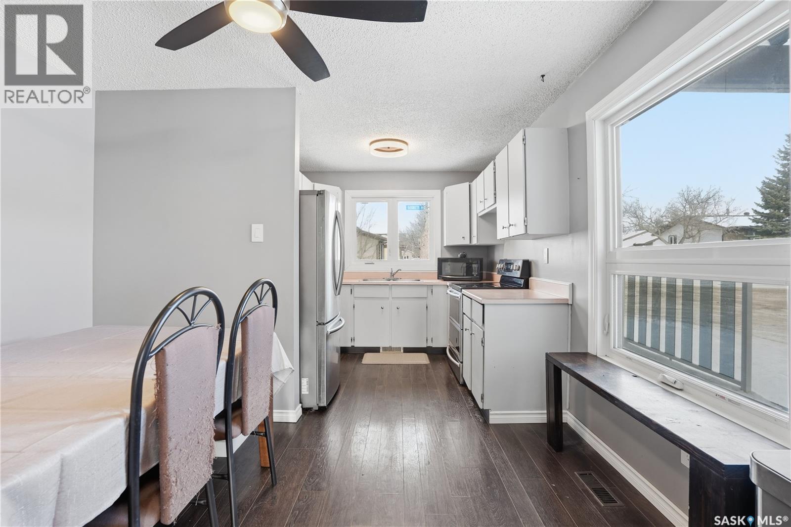 7203 Bennett Drive, Regina, SK - Indoor Photo Showing Kitchen