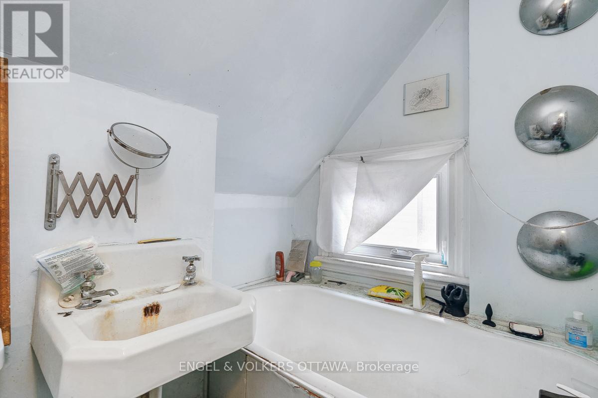258 Kent Street, Ottawa, ON - Indoor Photo Showing Bathroom