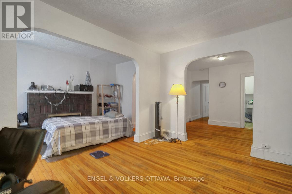 258 Kent Street, Ottawa, ON - Indoor Photo Showing Bedroom