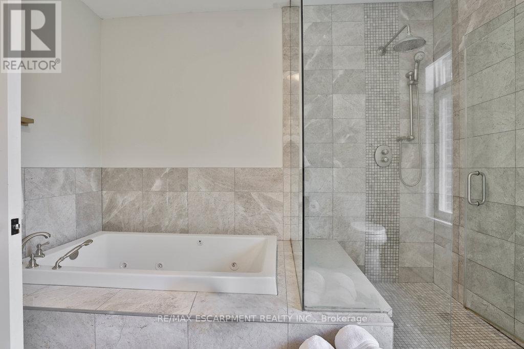 43 Mississauga Road S, Mississauga, ON - Indoor Photo Showing Bathroom