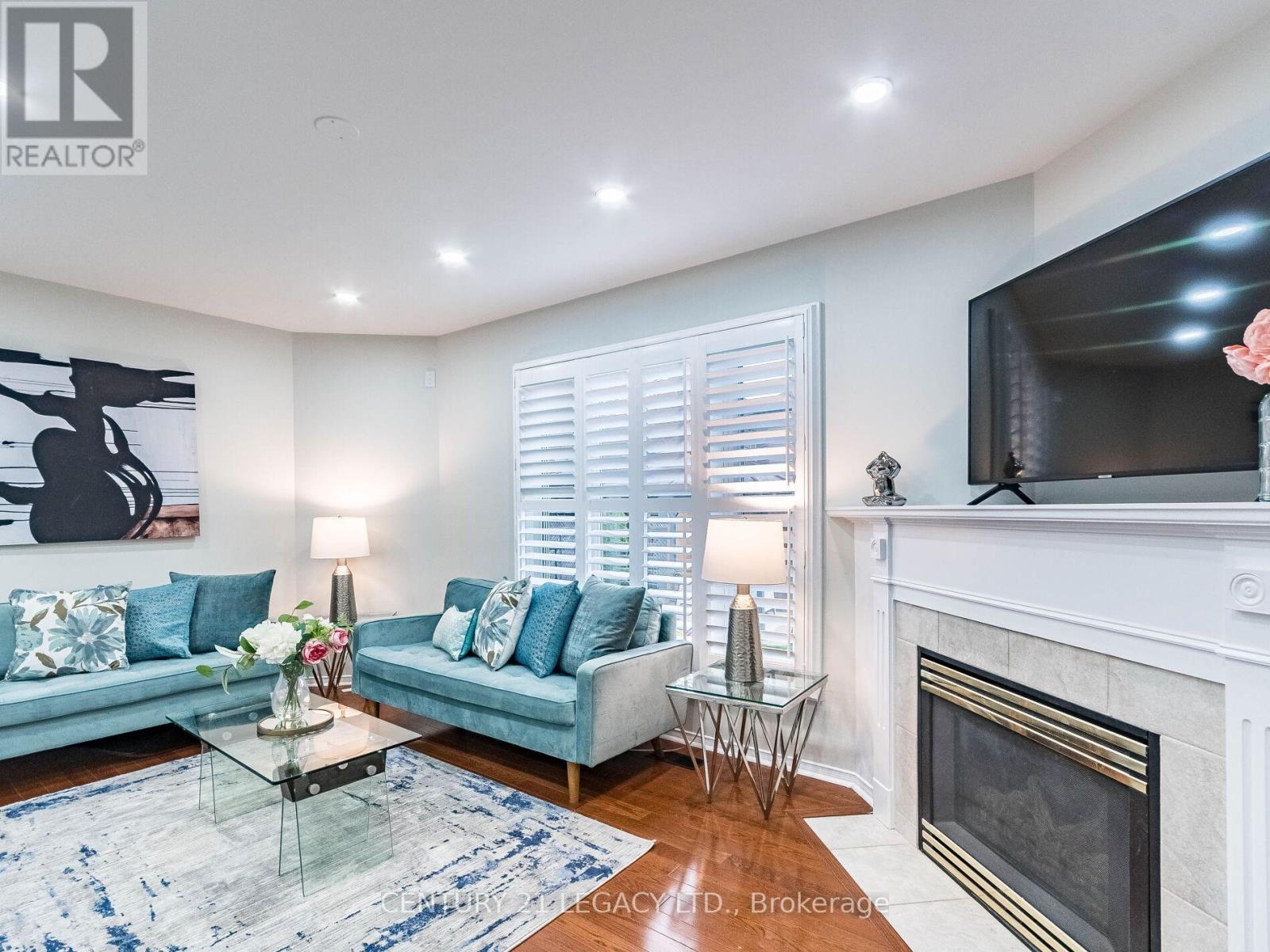 4110 Forest Run Avenue, Burlington, ON - Indoor Photo Showing Living Room With Fireplace