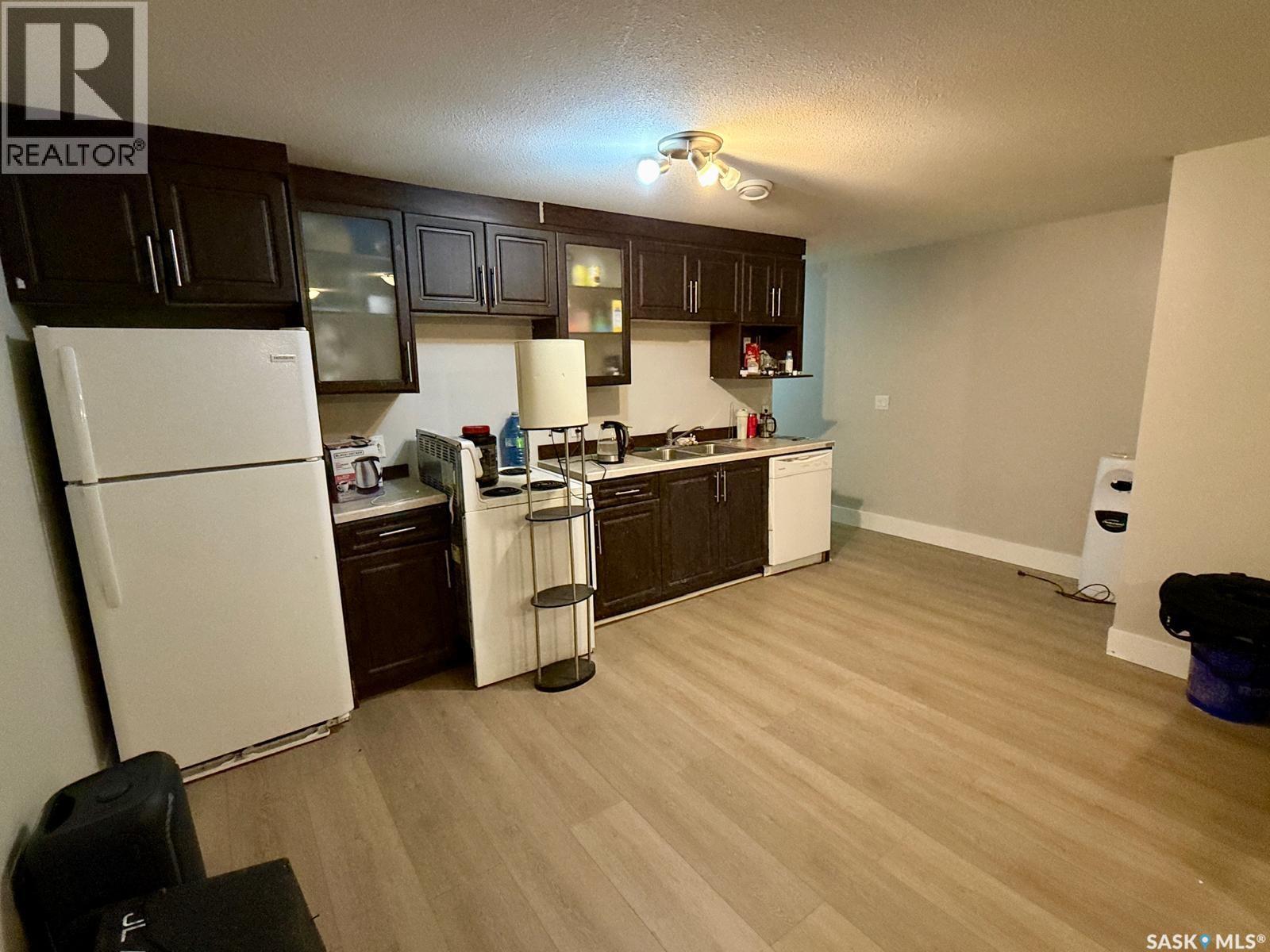 2260 Montreal Street, Regina, SK - Indoor Photo Showing Kitchen With Double Sink