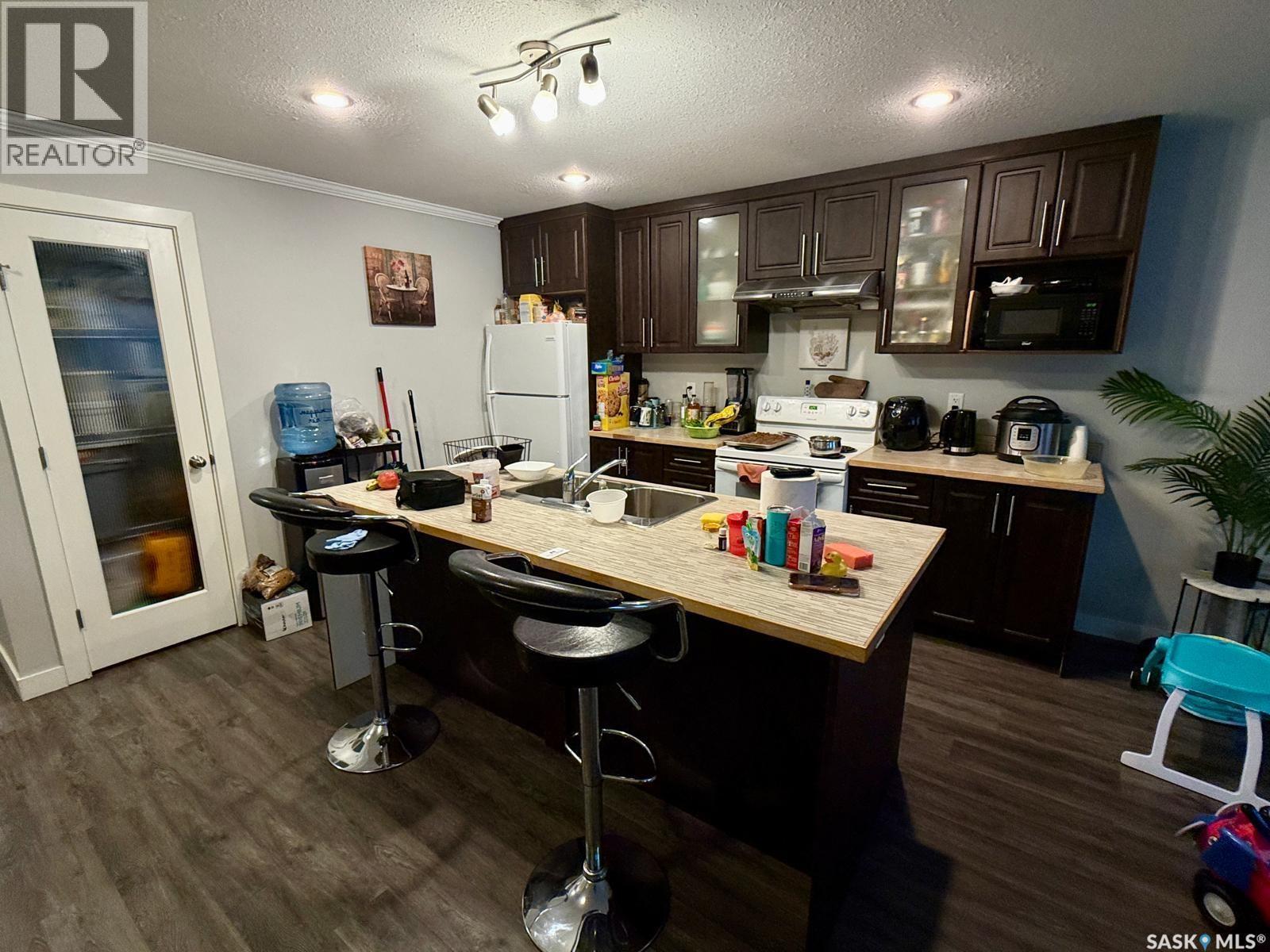 2260 Montreal Street, Regina, SK - Indoor Photo Showing Kitchen