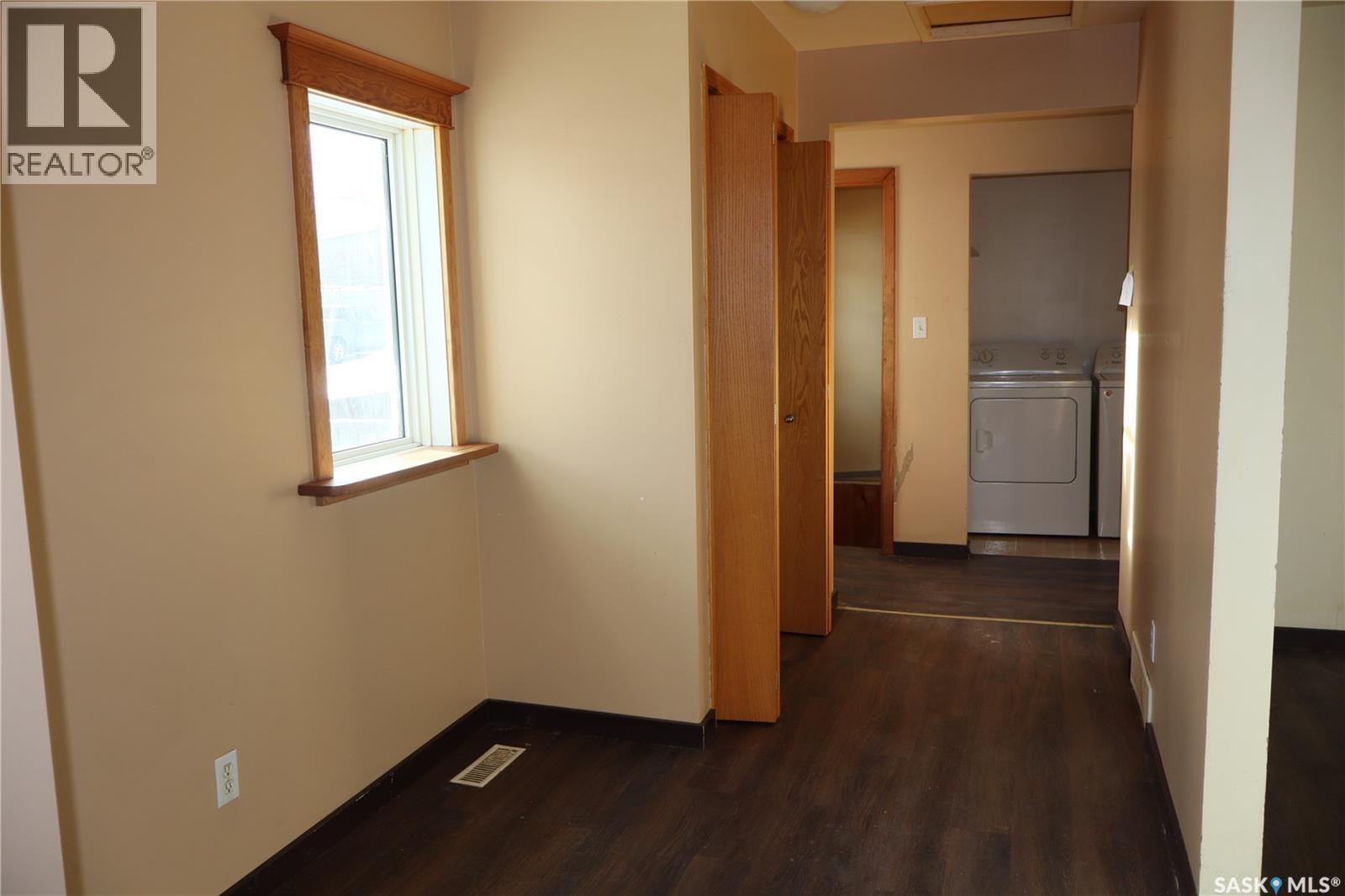 52 2Nd Avenue Ne, Swift Current, SK - Indoor Photo Showing Other Room