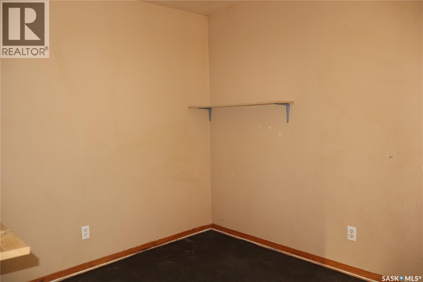 52 2Nd Avenue Ne, Swift Current, SK - Indoor Photo Showing Other Room