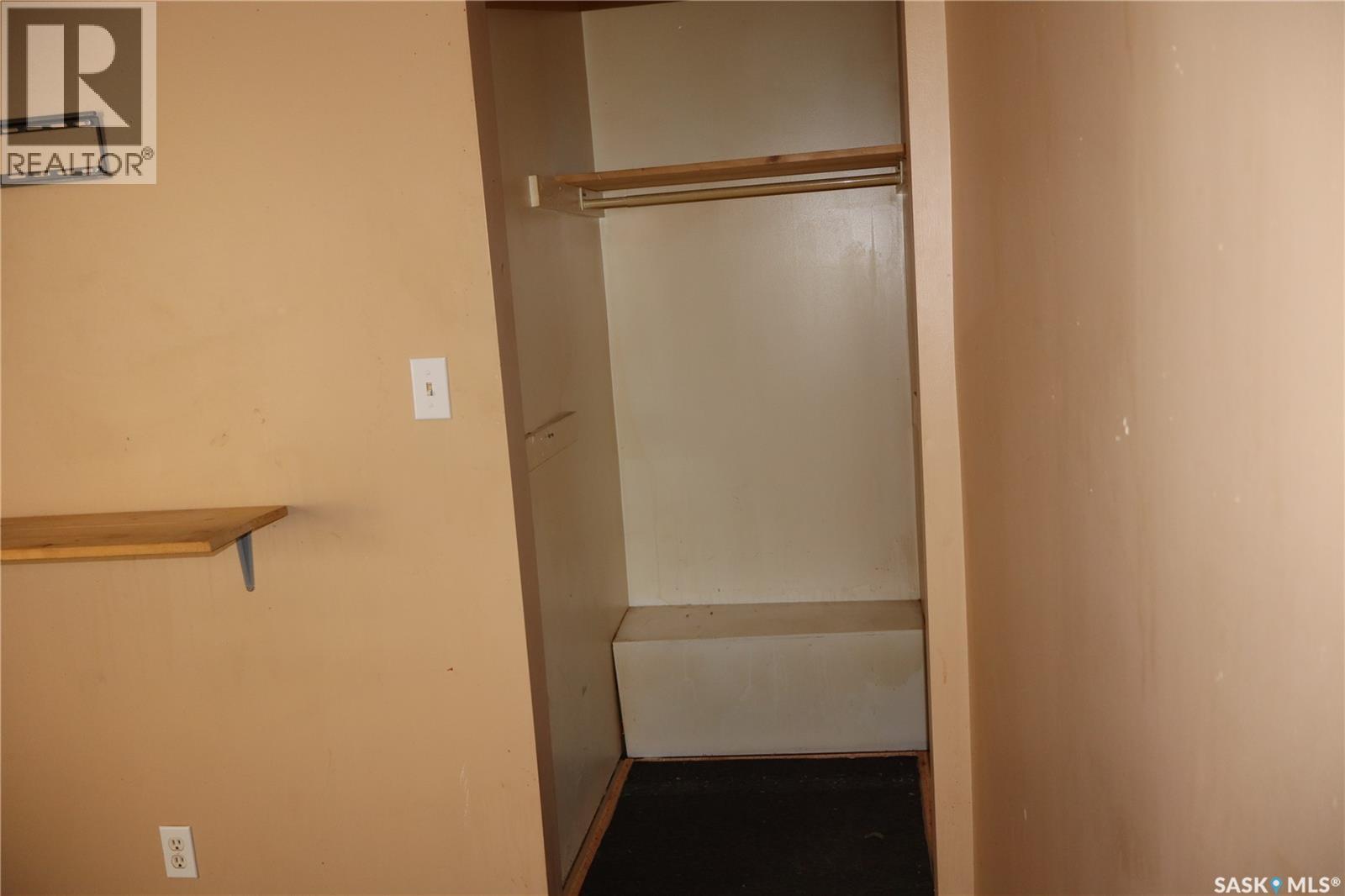52 2Nd Avenue Ne, Swift Current, SK - Indoor Photo Showing Other Room